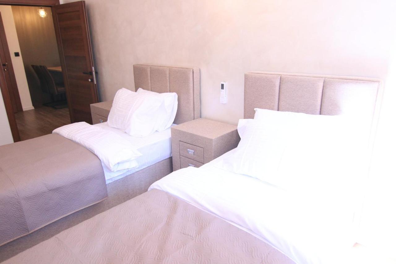 Apartmani Fantasia Cetinje Buitenkant foto