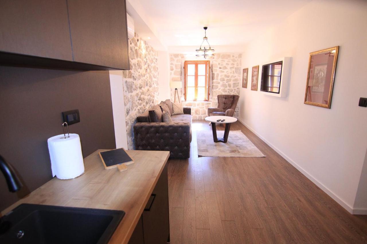 Apartmani Fantasia Cetinje Buitenkant foto