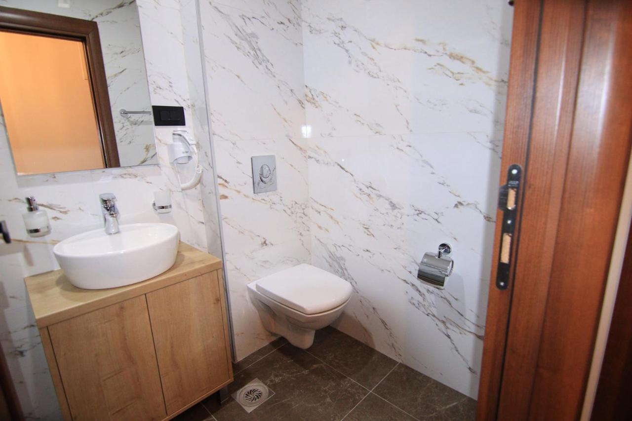 Apartmani Fantasia Cetinje Buitenkant foto